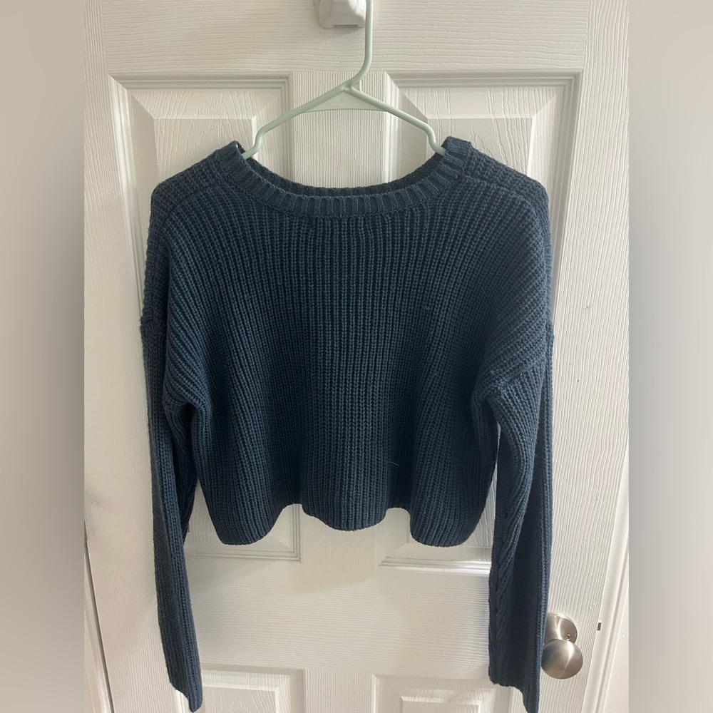 Forever 21 Medium Cropped Blue Sweater